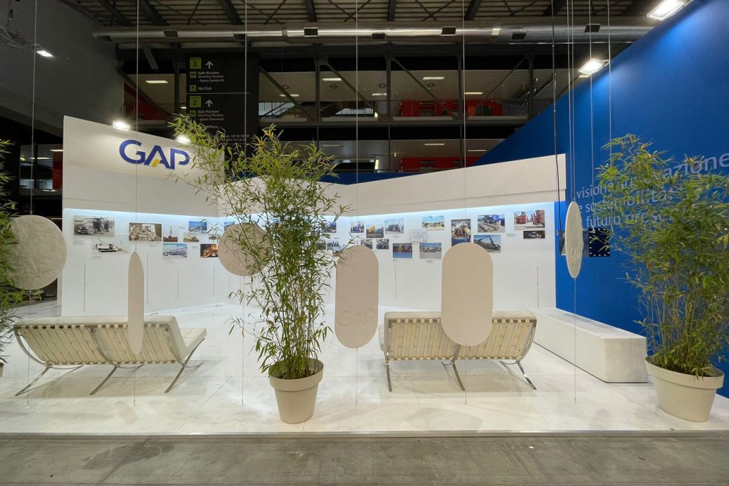 Stand Gap - Made in steel Milano